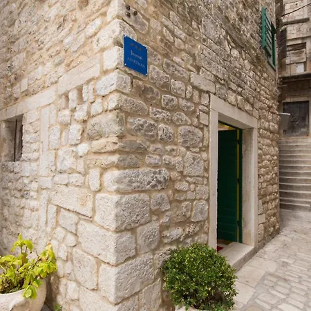 דירה Salona